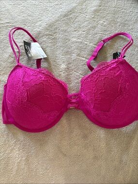 Women's Lace Underwire Bra in Vibrant Fuchsia